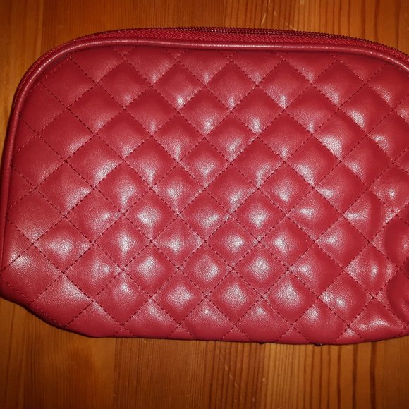 *Flash Sale half off lowerst price* Lula red vanity pouch - Picture 2 of 3